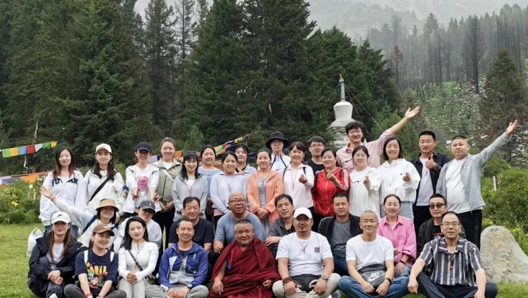 奇正集團達爾宗圣湖祈?；顒? class=